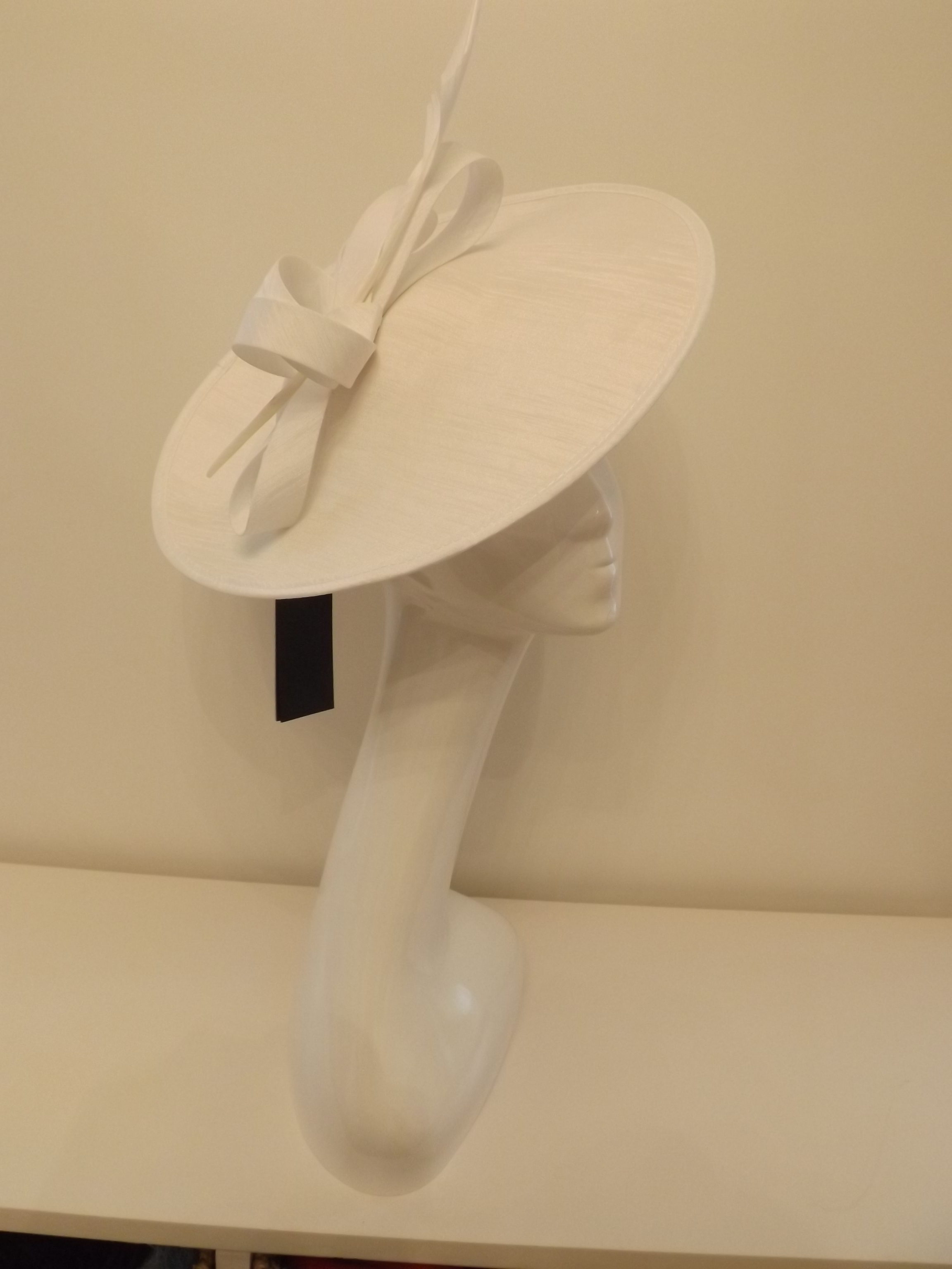 white disc fascinator